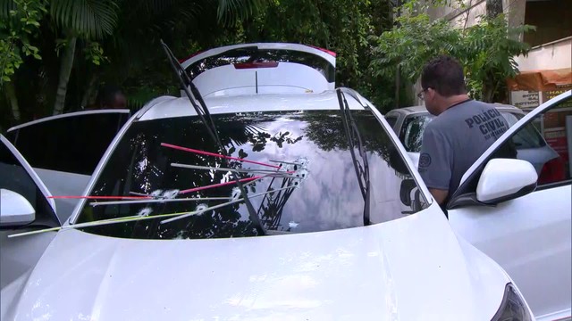 Tentativa de assalto deixa filha de PM ferida no Rio (Foto: Reprodução / TV Globo).