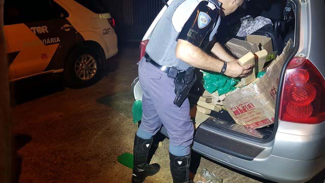 Motorista do veículo que carregava a droga fugiu (Foto: Polícia Rodoviária)