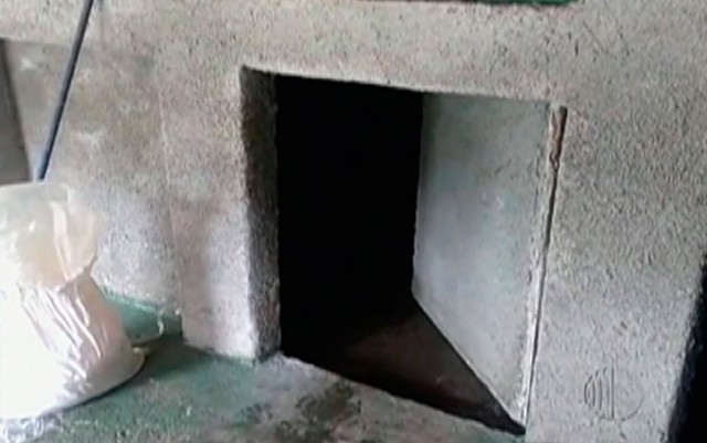 Chácara usada para refino de cocaína em Santa Isabel tinha parede falsa com abertura eletrônica (Foto: Reprodução/TV Diário).