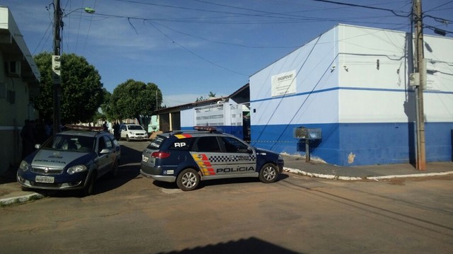 Sede de sindicato foi alvejada com tiros na manhã desta sexta-feira (23) (Foto: Brígida Mota/TVCA).