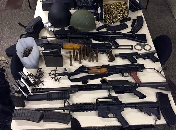 Armas e munições apreendidos pelo Deic, em Hortolândia (Foto: Deic/Divulgação).