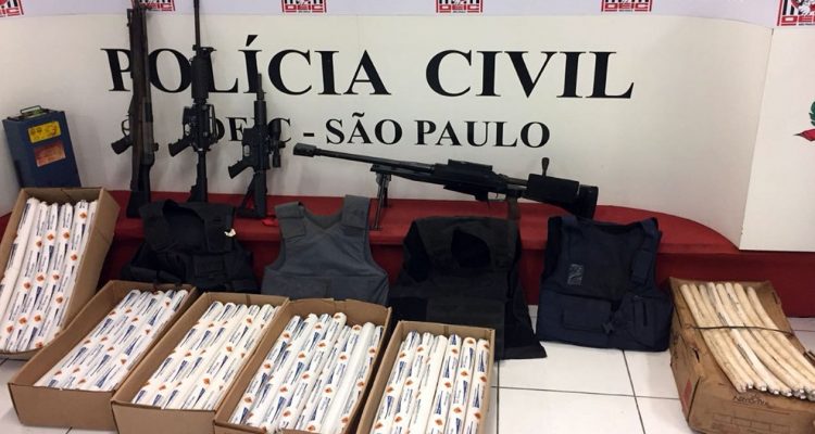 Armas e dinamites apreendidas pelo Deic em Hortolândia (Foto: Deic/Divulgação).