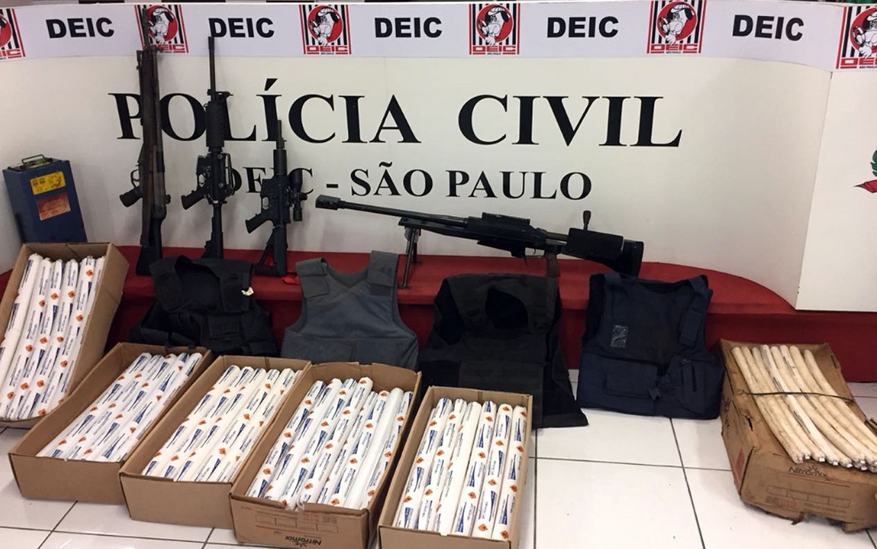 Armas e dinamites apreendidas pelo Deic em Hortolândia (Foto: Deic/Divulgação).