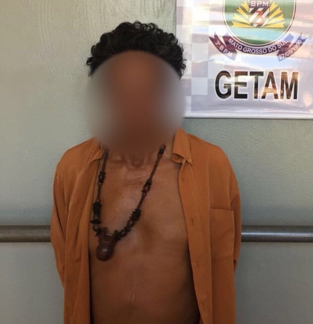 Homem foi preso e aparentava visível estado de embriaguez, diz polícia (Foto: Polícia Militar/Divulgação).