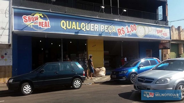 Loja de utilidade no centro da cidade foi arrombada e furtada. Foto: MANOEL MESSIAS/Agência