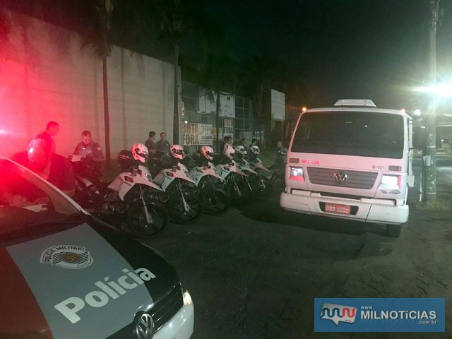 Foram lavradas 20 autuações, 1 moto foi removida ao pátio, 3 CNHs foram recolhidas e inúmeros testes de etilômetro foram realizados. Foto: DIVULGAÇÃO/PM
