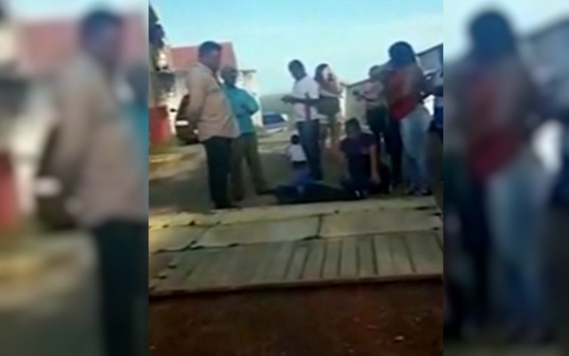 Portão cai sobre aluno de escola municipal e Águas Lindas de Goiás (Foto: TV Anhanguera/Reprodução).