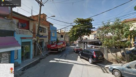 Rua Menino do Engenho, onde ao menos 17 pessoas ficaram feridas após ataque a tiros na noite de domingo (27) na Zona Sul de São Paulo (Foto: Reprodução/Google Maps).