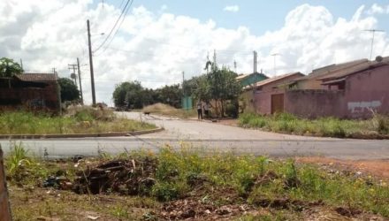 Corpo de bebê é encontrado dentro de sacola no setor Buriti Sereno em Aparecida de Goiânia (Foto: Reprodução/TV Anhanguera).