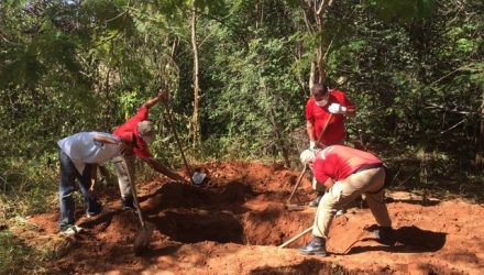 Policiais acharam dois cadáveres em sítio onde eram praticados e pocuram outros dois; vítimas são de pessoas que estavam desaparecidas na cidade de Iguatu (Foto: Arquivo/Polícia Civil).