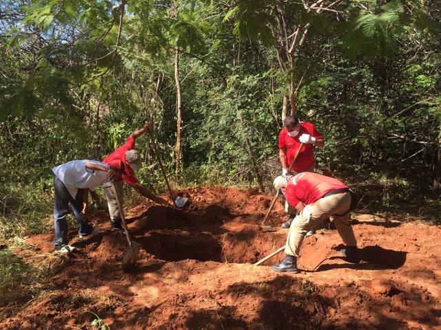 Policiais acharam dois cadáveres em sítio onde eram praticados e pocuram outros dois; vítimas são de pessoas que estavam desaparecidas na cidade de Iguatu (Foto: Arquivo/Polícia Civil).