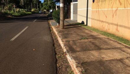 Local onde estudante teve carro roubado em Campo Grande (Foto: Osvaldo Nóbrega/TV Morena).