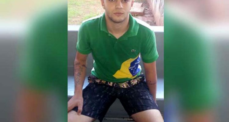 O barbeiro Júlio Pereira de Lima, quando preso anteriormente, já maior e acusado de tráfico de entorpecente. Foto: MANOEL MESSIAS/Agência