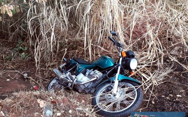 Motocicleta foi localizada abandonada, porém, intacta. Foto: DIVULGAÇÃO