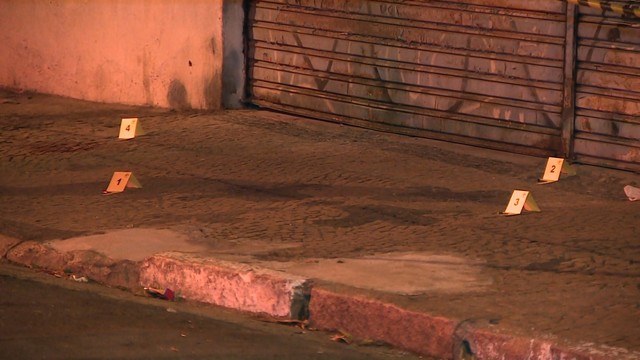 Marcação dos disparos efetuados pelo homem que abordou a policial, em Campinas (SP). (Foto: Reprodução/EPTV).