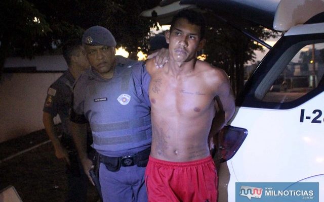 Acusado foi indiciado por posse de arma de fogo, porte de entorpecente e receptação. Foto: MANOEL MESSIAS/Agência