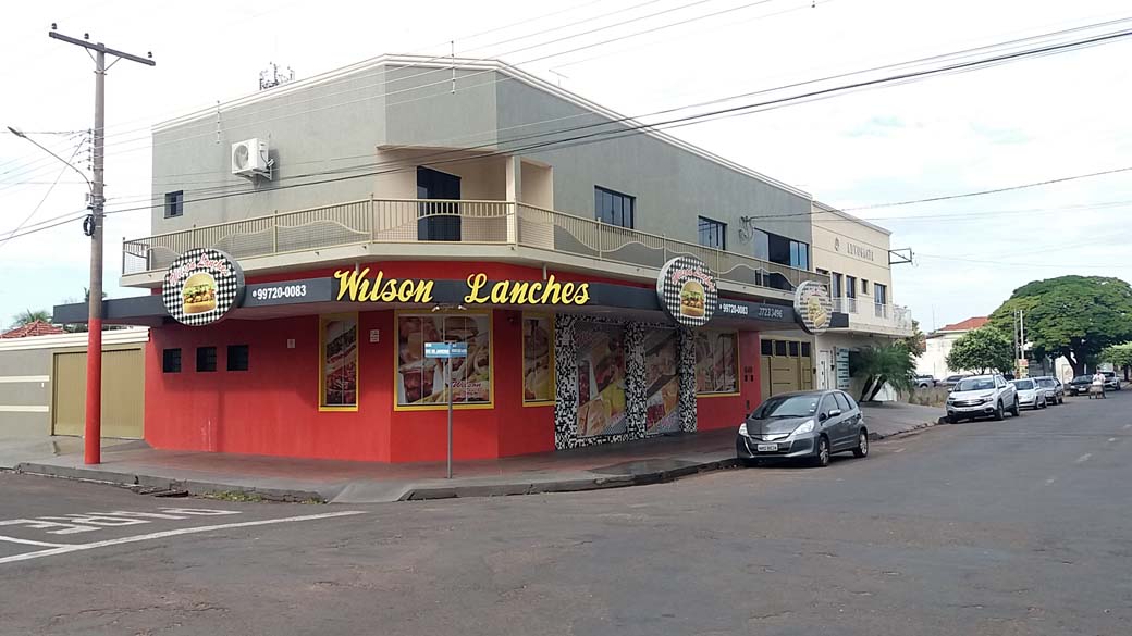 Lanchonete assaltada está localizada no cruzamento das ruas Rodrigues Alves com Rio de Janeiro, centro. Foto: MANOEL MESSIAS/Agência