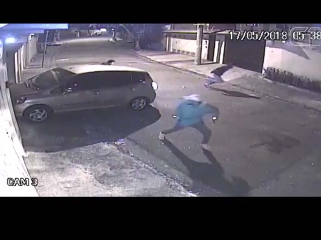 Policial reage a assalto na zona oeste de São Paulo.