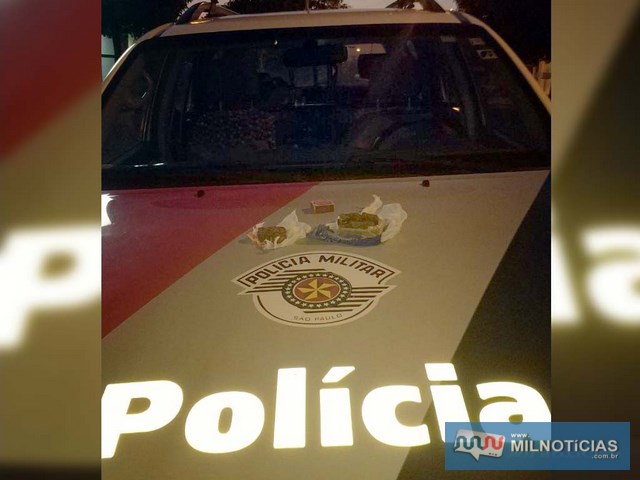 Prisão do acusado aconteceu durante patrulhamento de Força Tática da PM pelo bairro Santo Antônio. Foto: DIVULGAÇÃO/PM