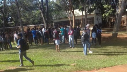 Homem é morto dentro da Universidade Federal de Goiás (Foto: Reprodução/TV Anhanguera).