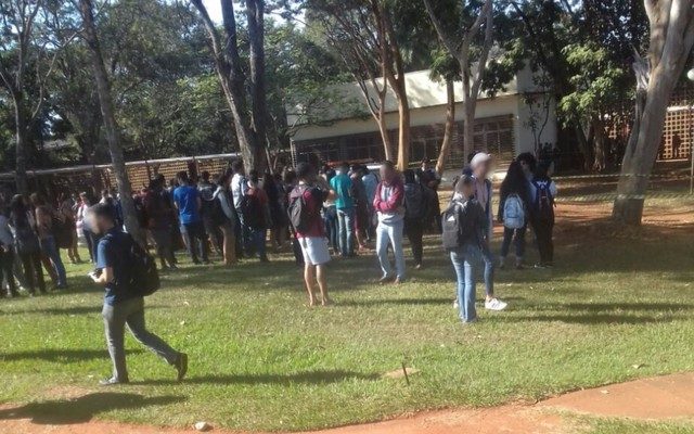 Homem é morto dentro da Universidade Federal de Goiás (Foto: Reprodução/TV Anhanguera).