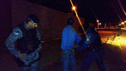 Homem de 51 anos foi autuado em flagrante sob suspeita de ter molestado sexualmente uma menina de apenas 3 anos. Foto: Celso Daniel/Patrulha News