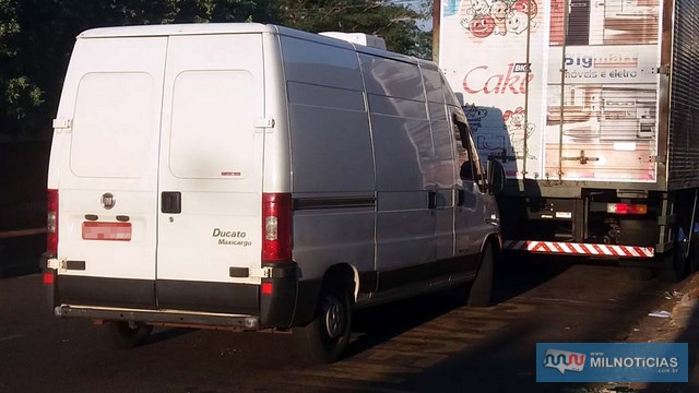 Motorista do Furgão alegou que iria realizar a entrega de mercadorias em um mercado naquelas proximidades. Foto: MANEL MESSIAS/Agência