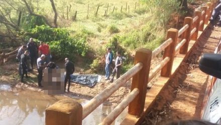 Corpo foi encontrado perto de ponte às margens do Ribeirão Baixotes (Foto: Marcelo Valarini/Arquivo Pessoal)