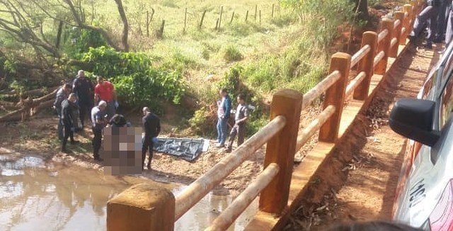 Corpo foi encontrado perto de ponte às margens do Ribeirão Baixotes (Foto: Marcelo Valarini/Arquivo Pessoal)
