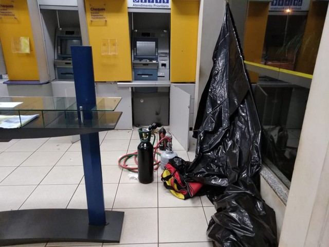 Maçarico que era utilizado pela quadrilha que tentava furtar caixas eletrônicos em Terenos (MS), na madrugada deste domingo (Foto: BOPE/Divulgação).