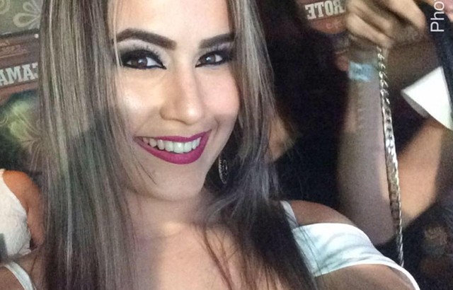 Carolaine da Costa Condack morreu no acidente (Foto: Facebook/Reprodução).