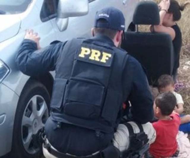 DOF apreende quase três toneladas e meia de maconha escondido em meio à carga de açúcar na MS 164 com destino ao Estado de São Paulo. Foto: PRF