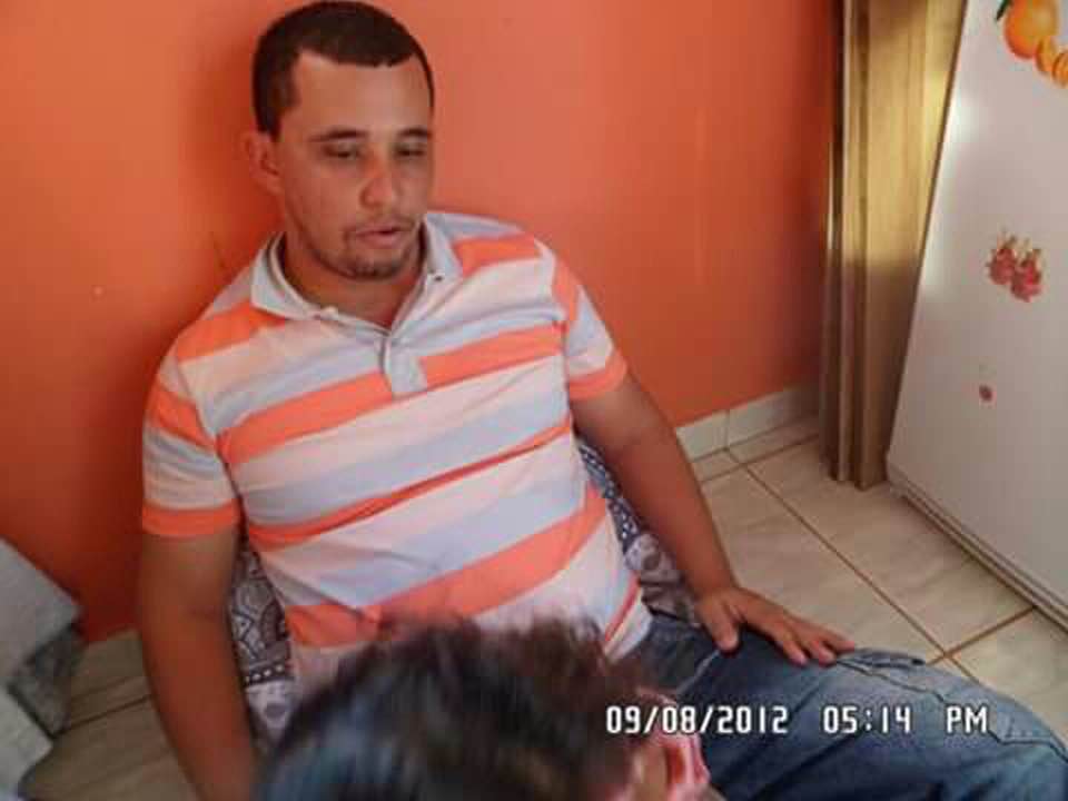 Marcelo Aparecido de Melo(foto), de 35 anos, foi executado com 9 tiros na madrugada deste domingo(3). Foto: Facebook