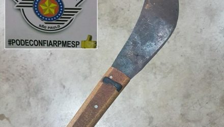 Polícia apreendeu o facão usado no crime em Jaú (Foto: Polícia Rodoviária / Divulgação ).