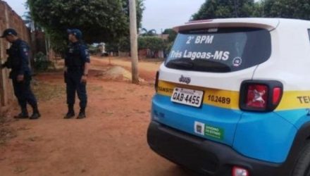 Policiais em um dos bairros onde ocorreu a operação. (Foto: JP News)