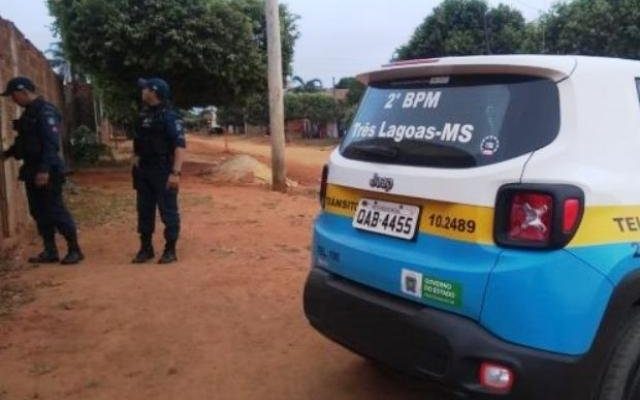 Policiais em um dos bairros onde ocorreu a operação. (Foto: JP News)