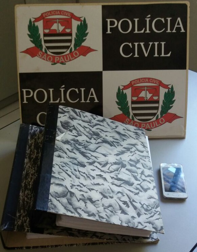 Operação Tellus apreendeu documentos e celular em Rosana (Foto: Cedida/Polícia Civil)