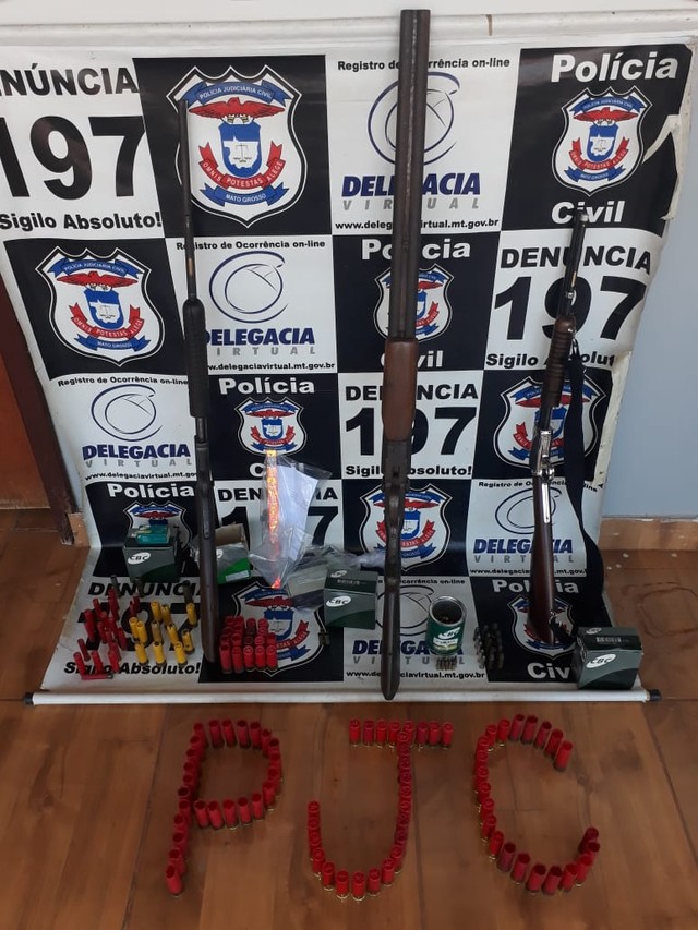 Marido que matou mulher a facadas em GO é preso em Mato Grosso; polícia apreendeu armas e munição (Foto: Polícia Civil de MT/Assessoria).