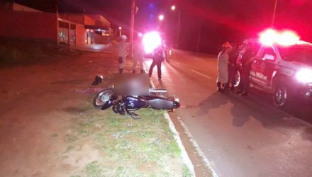 Jovem de 19 anos morreu após ser baleado na madrugada desta quinta-feira, na avenida Lúdio Martins Coelho, em Campo Grande (MS) (Foto: José Aparecido/TV Morena).