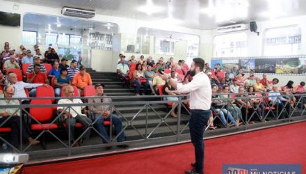 Secretárias de Desenvolvimento Agrário e de Desenvolvimento Econômico, Emprego e Renda debatem a criação do Sistema de Comercialização Agrária de Andradina com agricultores familiares. Fotos: Secom/Prefeitura