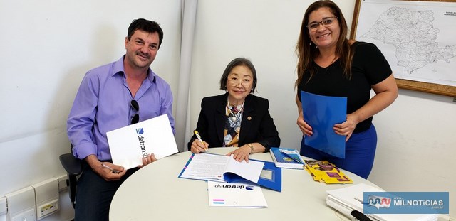 Prefeita garante convênio para semáforos, máquinas e serviços de pintura e tapa-buraco. Foto: Secom/Prefeitura