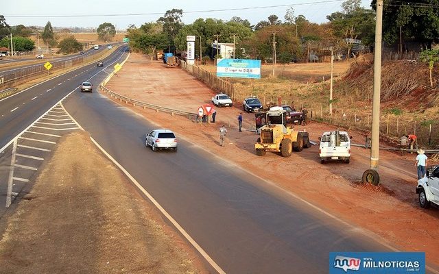 Prefeitura abre vão de passagem no prolongamento da Marginal que dá acesso a Rodovia SP-300 após concessionário isolar empresas. Foto: Secom/Prefeitura