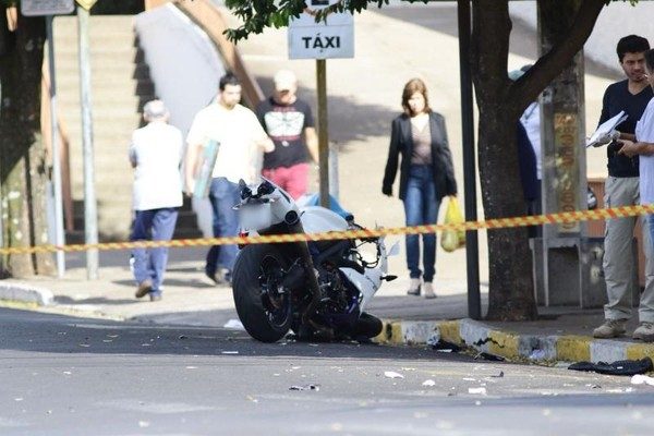 Batida entre dois motocicletas deixa mortos em Lins (Foto: Arquivo Pessoal/J.Serafim).