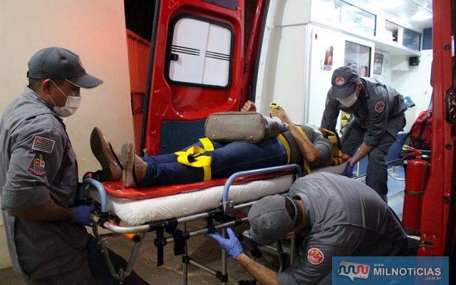 Funcionária de supermercado foi socorrida pelos bombeiros com contusões e escoriações pelo corpo. Foto: MANOEL MESSIAS/Agência