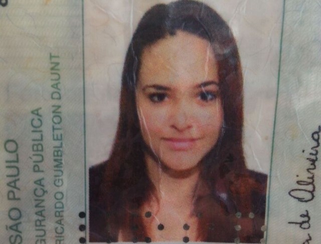 Brenda Lima de Oliveira, de 20 anos, foi morta por policial que atirou da sacada de casa em Poá (Foto: Reprodução).