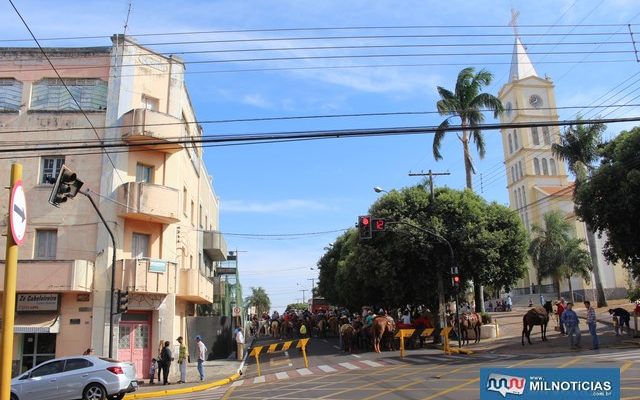 Cavaleiros e damas marcharam até o núcleo urbano de Paranápolis. Fotos: MANOEL MESSIAS/Mil Noticias