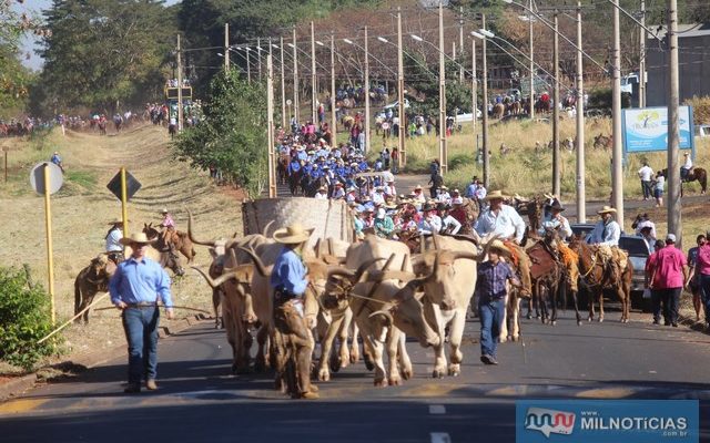 Cavalgada "Entre Amigos" marcou início dos festejos de aniversário de Andradina. Fotos: MANOEL MESSIAS/Mil Noticias