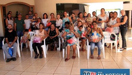 Tamiko acompanha entrega de cobertores da Campanha do Agasalho 2018 “É tempo de doar!”. Foto: Secom/Prefeitura