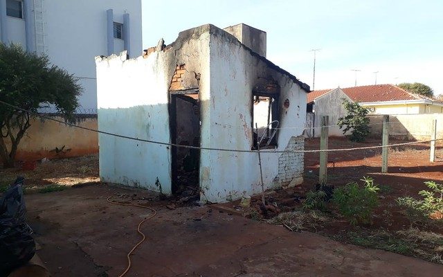 Empregada doméstica morreu carbonizada em incêndio em Miguelópolis, SP (Foto: Polícia Militar/Divulgação).