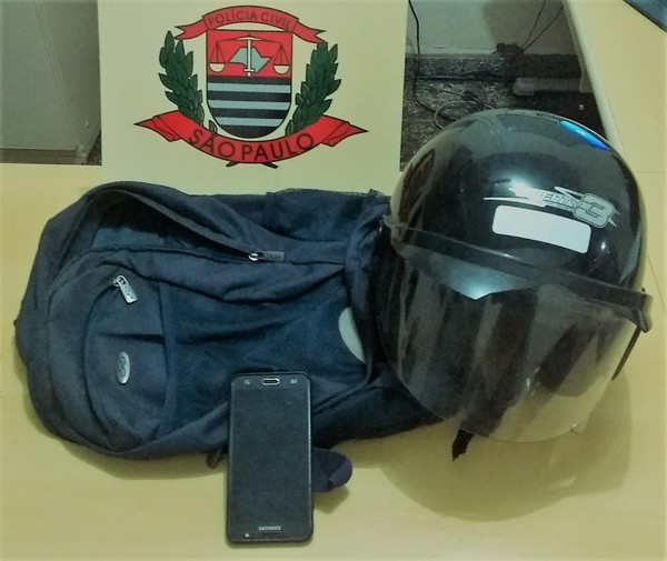 Objetos que teriam sido utilizados no dia do crime foram apreendidos pela Polícia Civil (Foto: Polícia Civil/Cedida).